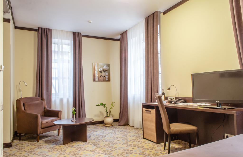 Park-Hotel Golosievo Kiev Bagian luar foto