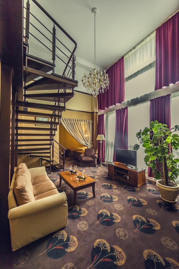 Park-Hotel Golosievo Kiev Bagian luar foto