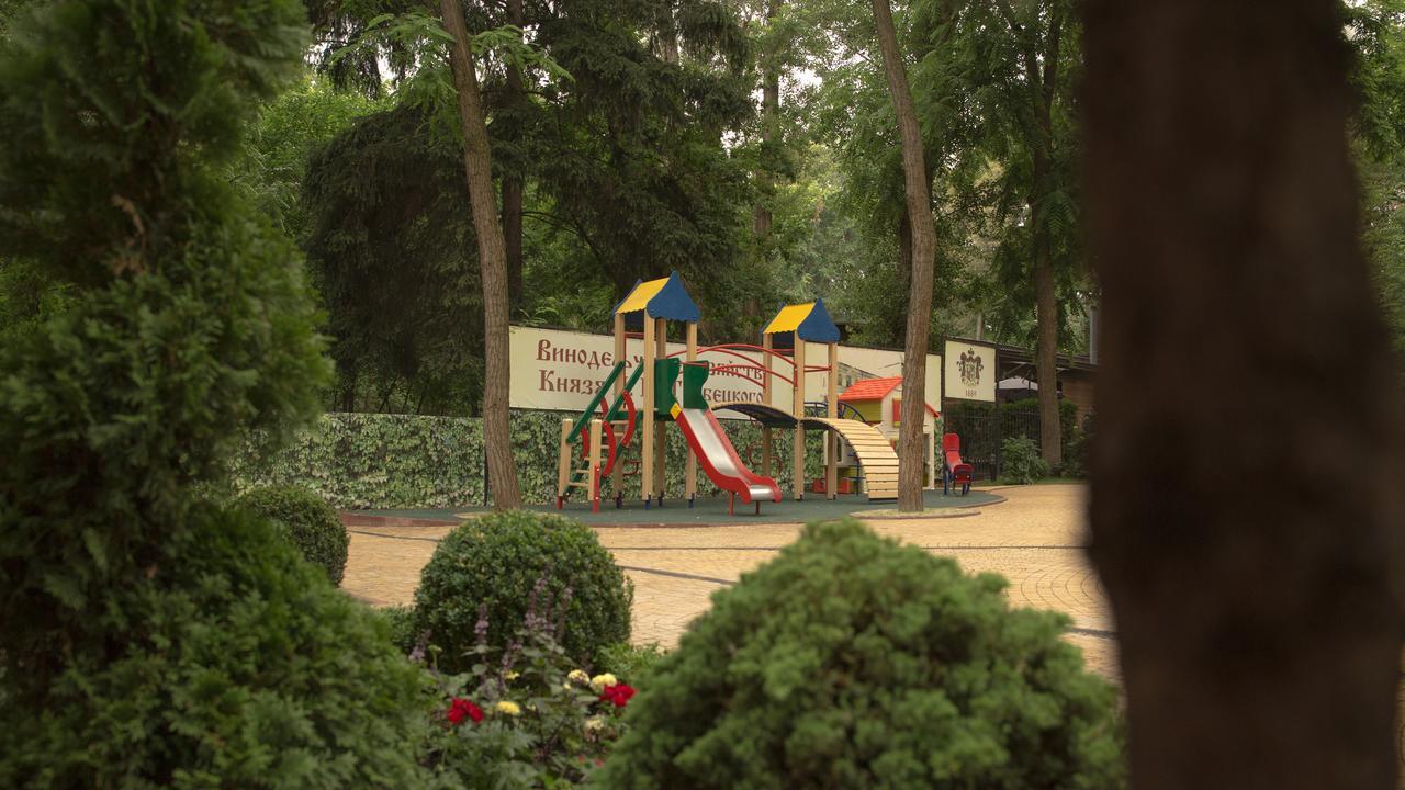 Park-Hotel Golosievo Kiev Bagian luar foto