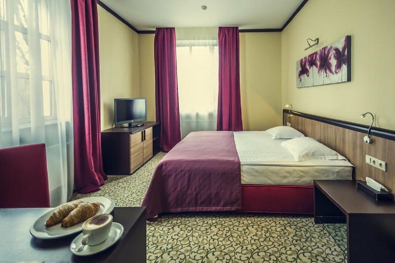 Park-Hotel Golosievo Kiev Bagian luar foto